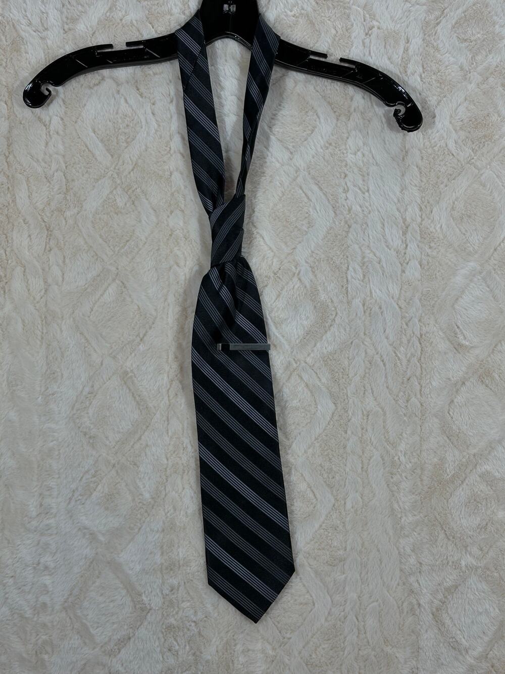 George Mens Black Gray Striped Necktie Tie w Tie Clip EUC